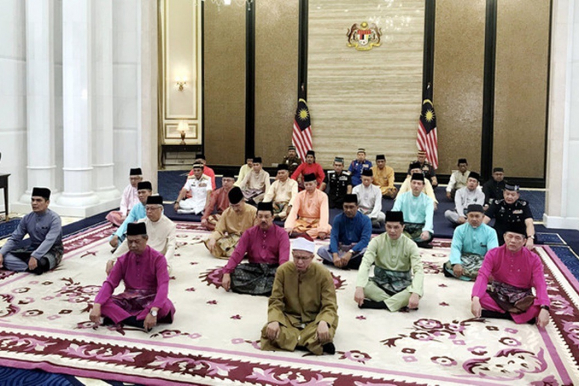 Perdana Menteri laung takbir raya bersama Jemaah Menteri, wakil petugas barisan hadapan pada malam raya