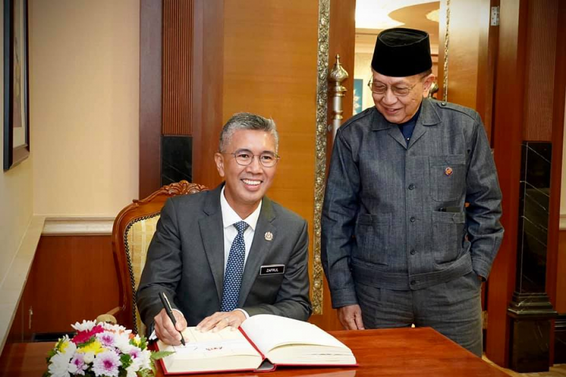 Lawatan Hormat Ke Atas Yang Dipertua Dewan Negara 