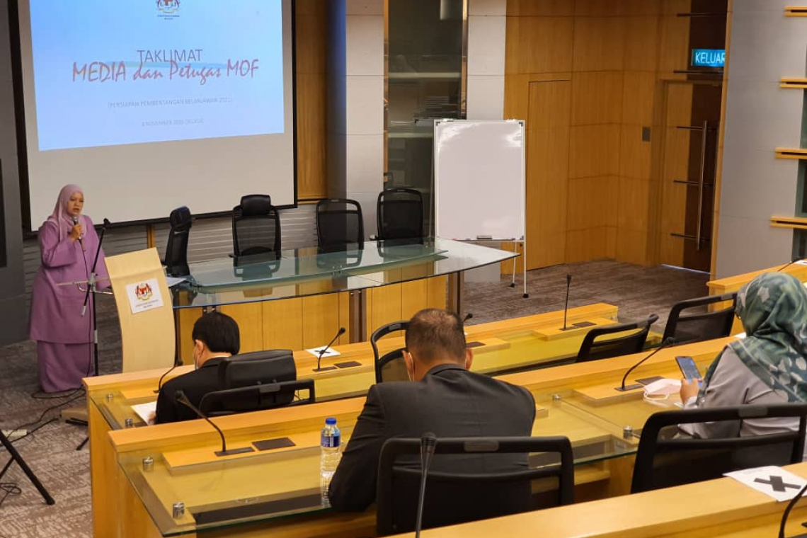 Taklimat Bersama Dengan Pegawai Yang Bertugas Ke Agensi Media 