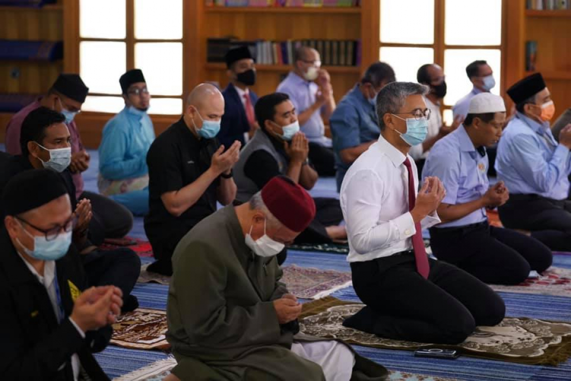 Solat Jumaat di Surau SMAF Kementerian Kewangan