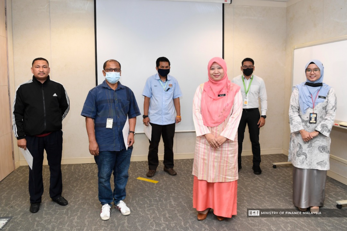 Majlis Penyerahan Surat Kenaikan Pangkat TBK Kepada Kakitangan Sokongan