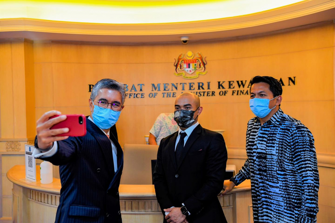 Kunjungan YBhg. Dato' Azizulhasni Awang ke MOF