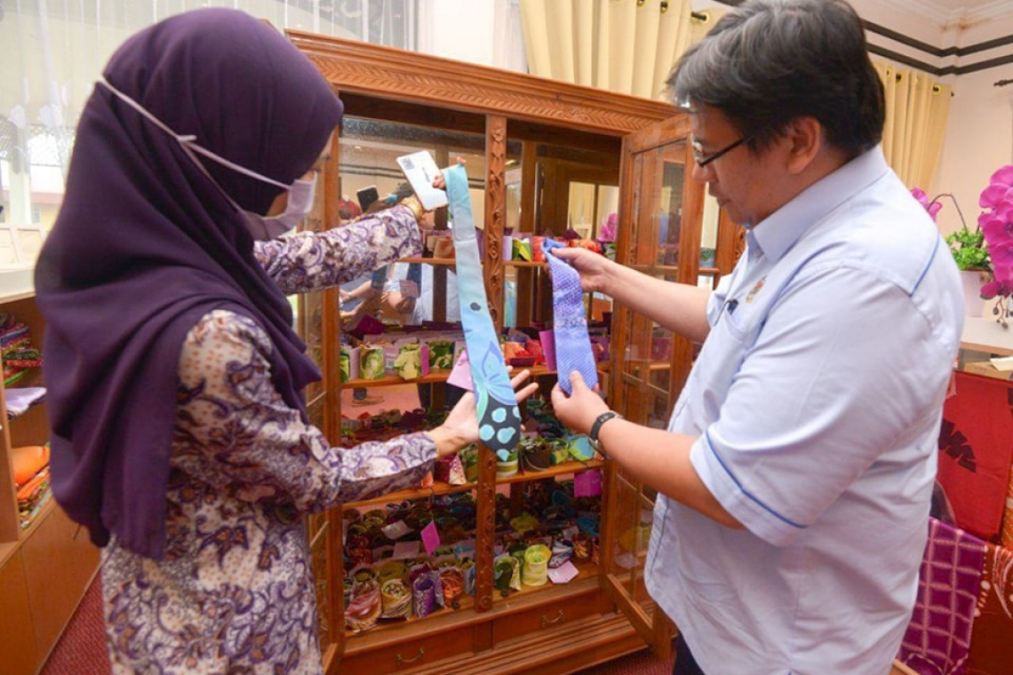 Sesi Turun Padang sempena Jelajah #Bajet2023 ke Industri Pembuatan Batik, Terengganu