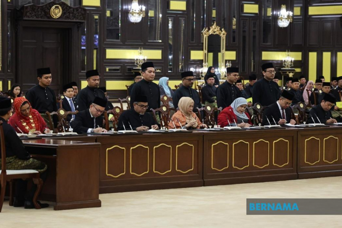 Deputy Ministers to make full use of experience for country's progress