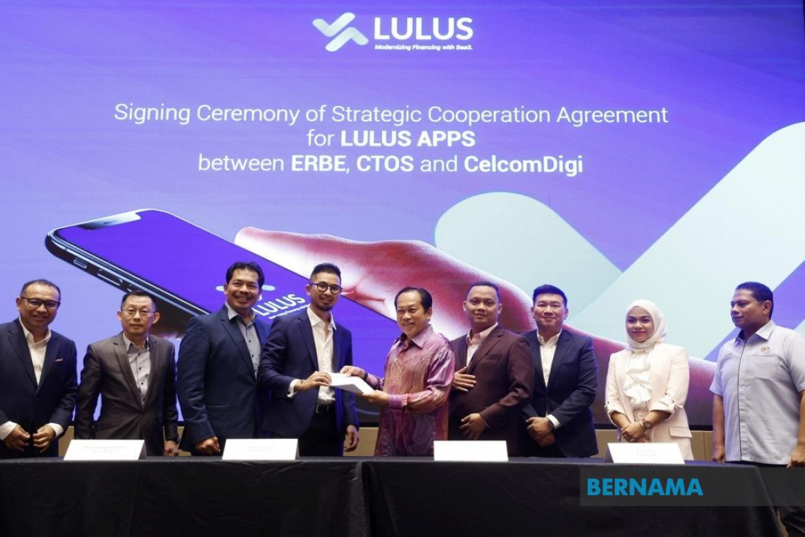 Giving E-Cash Will Help Govt Educate People On Digital Economy – Ahmad Maslan