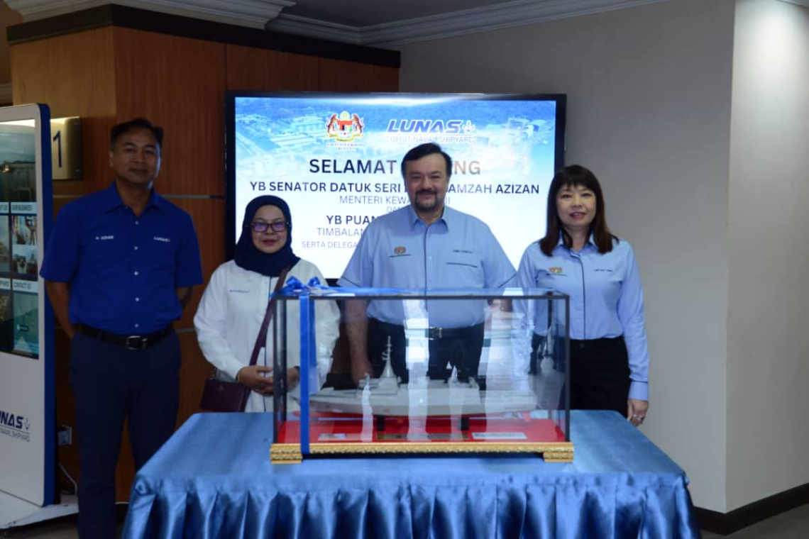 Lawatan Kerja Menteri Kewangan II ke Lumut Naval Shipyard (LUNAS)