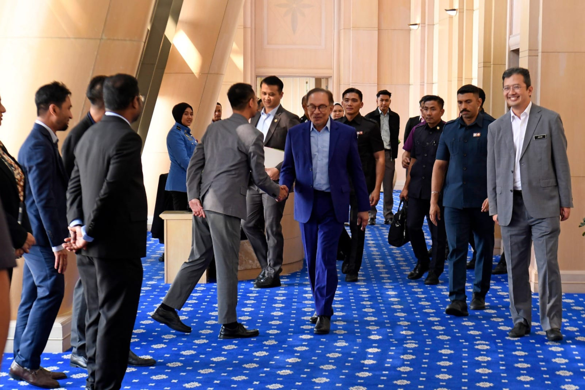 Sesi Menandatangani Dokumen Rasmi Belanjawan 2025