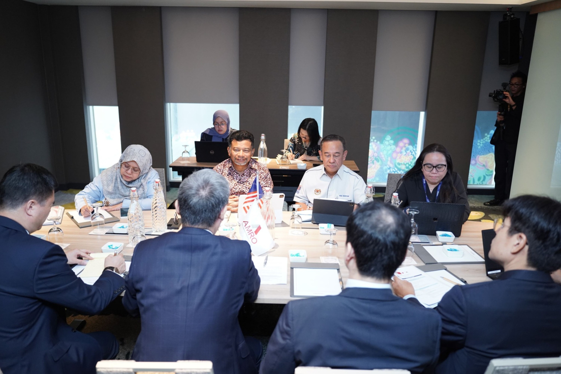 Delegasi MOF mengadakan mesyuarat dua hala dengan AMRO dan beberapa negara seperti Jepun, Korea dan China