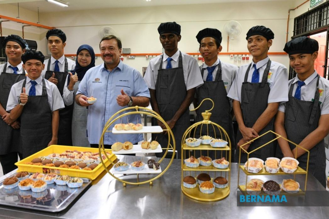 Govt Has No Plans To Review Five-Cent Rounding Mechanism — Amir Hamzah