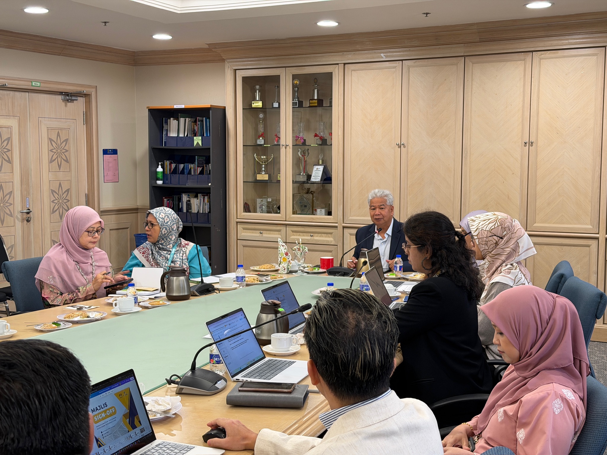 Majlis Sign-Off EA Perkhidmatan Pinjaman Kerajaan Persekutuan (SID)