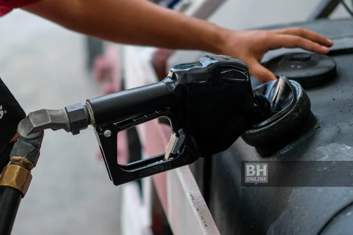 Diesel tanpa subsidi naik 20 sen, RON95, RON97 naik 10 sen