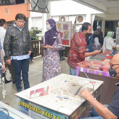 Sesi Turun Padang Sempena Jelajah #Bajet2023 Ke Industri Pembuatan Batik, Terengganu