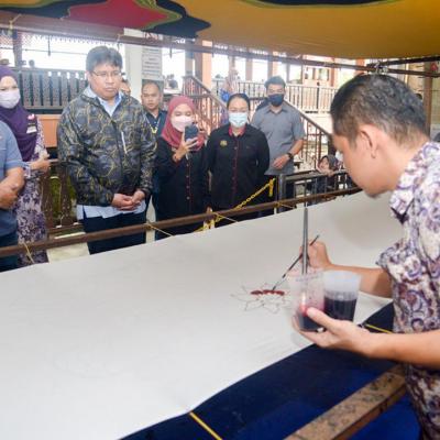 Sesi Turun Padang Sempena Jelajah #Bajet2023 Ke Industri Pembuatan Batik, Terengganu