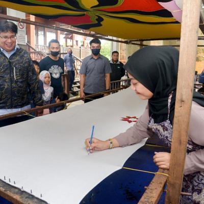 Sesi Turun Padang Sempena Jelajah #Bajet2023 Ke Industri Pembuatan Batik, Terengganu