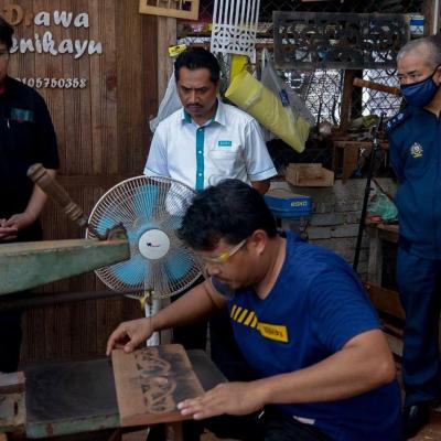 Sesi Turun Padang Sempena Jelajah #Bajet2023 Ke Industri Pembuatan Ukiran Kayu Kuala Terengganu