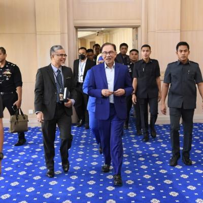 YAB Perdana Menteri “Clock In” Di MOF