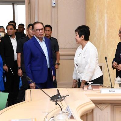 YAB Perdana Menteri “Clock In” Di MOF