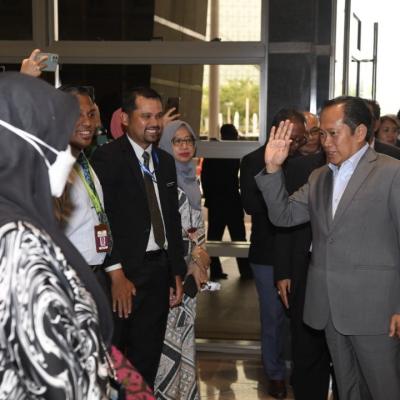 YB Timbalan Menteri Kewangan I & II “Clock In” Di MOF