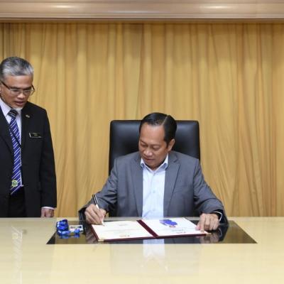 YB Timbalan Menteri Kewangan I & II “Clock In” Di MOF