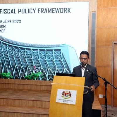 Sesi Lawatan Akademik Kelab Ekonomi, UKM ke MOF