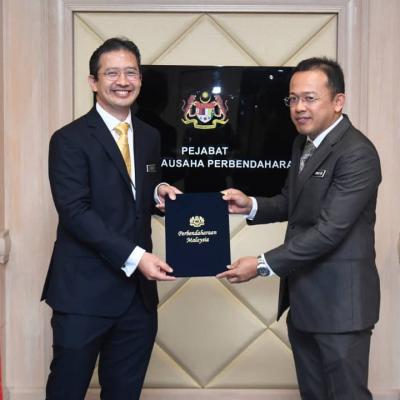 Sesi Penyerahan Surat Penempatan Pegawai Gred Utama Di MOF
