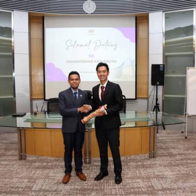 Sesi Lawatan Akademik UiTM Cawangan Sarawak Ke MOF