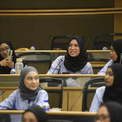 Sesi Lawatan Akademik oleh UKM ke MOF