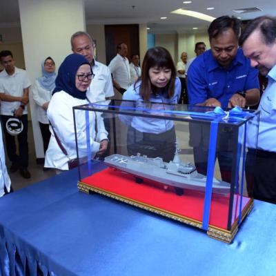 Lawatan Kerja Menteri Kewangan II ke Lumut Naval Shipyard (LUNAS)