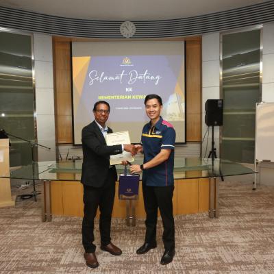 Sesi Lawatan Akademik Oleh UiTM Cawangan Sarawak Ke MOF