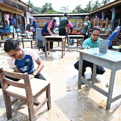 Sesi Turun Padang Meninjau Kerja-Kerja Pembersihan Banjir di Kedah