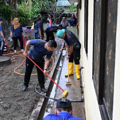 Sesi Turun Padang Meninjau Kerja-Kerja Pembersihan Banjir di Kedah