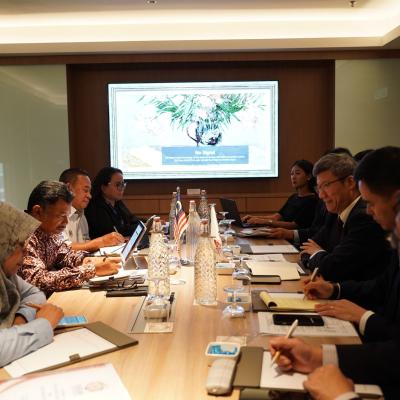 Delegasi MOF diketuai TKSP (Dasar) mengadakan beberapa mesyuarat dua hala dengan AMRO dan beberapa negara lain