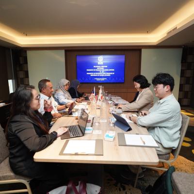 Delegasi MOF diketuai TKSP (Dasar) mengadakan beberapa mesyuarat dua hala dengan AMRO dan beberapa negara lain
