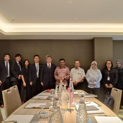 Delegasi MOF diketuai TKSP (Dasar) mengadakan beberapa mesyuarat dua hala dengan AMRO dan beberapa negara lain