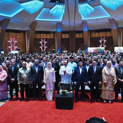 Majlis Peluncuran Sekolah Angkat MADANI