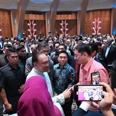 Majlis Peluncuran Sekolah Angkat MADANI