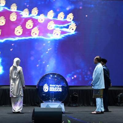 Majlis Peluncuran Sekolah Angkat MADANI