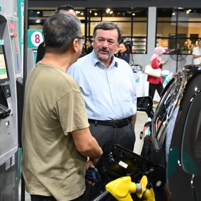 Sesi Tinjauan Di Stesen Petronas Sri Hartamas, KL