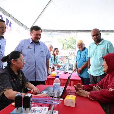 Sesi Turun Padang Di Layangan Shopper, Labuan