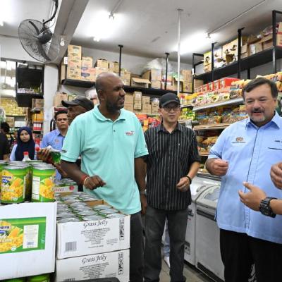 Sesi Turun Padang Di Layangan Shopper, Labuan