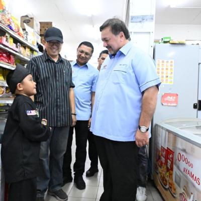 Sesi Turun Padang Di Layangan Shopper, Labuan