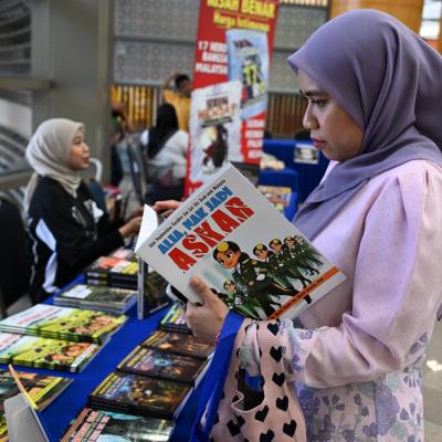 Program Jom Baca Bersama 10 Minit & Resensi Buku