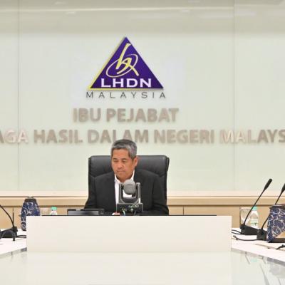 Kunjungan Hormat & Penyampaian Hadiah Kempen Cashless Boleh 5.0 Kepada LHDNM