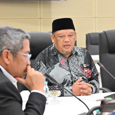 Kunjungan Hormat & Penyampaian Hadiah Kempen Cashless Boleh 5.0 Kepada LHDNM