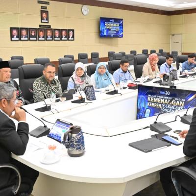 Kunjungan Hormat & Penyampaian Hadiah Kempen Cashless Boleh 5.0 Kepada LHDNM