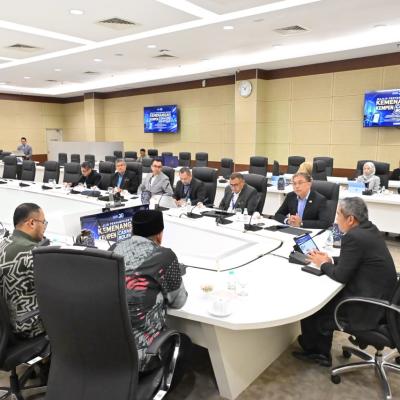 Kunjungan Hormat & Penyampaian Hadiah Kempen Cashless Boleh 5.0 Kepada LHDNM