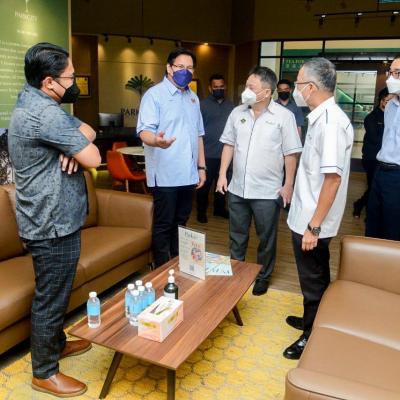 Majlis Penyerahan Simbolik Surat Anugerah Bagi Pembinaan Shell Malaysia Upstream Headquarters di Sarawak