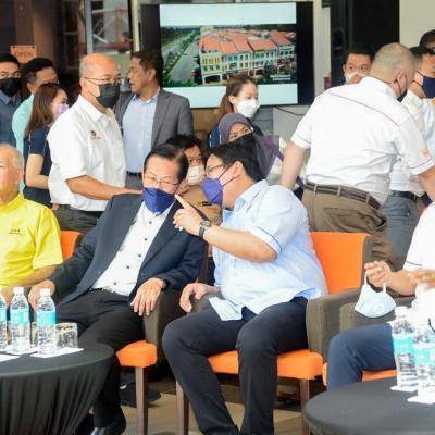 Majlis Penyerahan Simbolik Surat Anugerah Bagi Pembinaan Shell Malaysia Upstream Headquarters di Sarawak